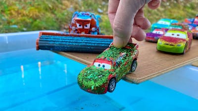 Disney Pixar Cars falling into deep pool | Lightning McQueen, Rayo Mcqueen, Frank, Mater