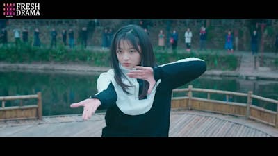 Gosh😱 His girlfriends Chinese martial art is so gooood!! Her Tai Chi is invincible on the arena